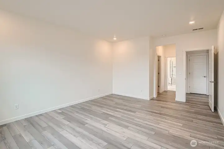 Photo of model home of same plan. Colors/options will vary.