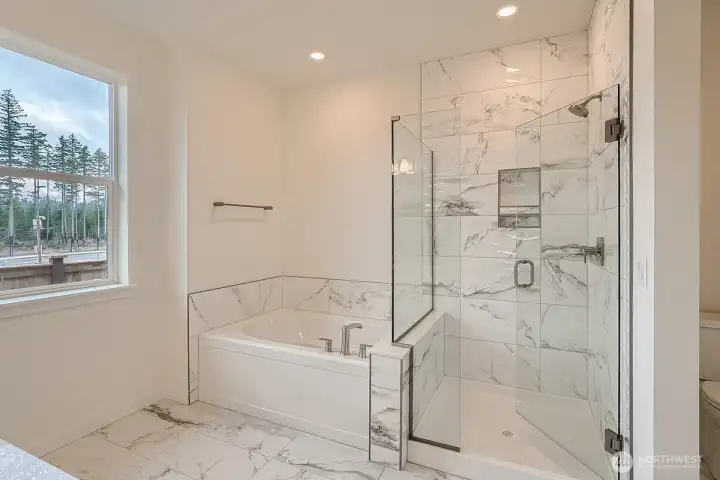 Photo of model home of same plan. Colors/options will vary.