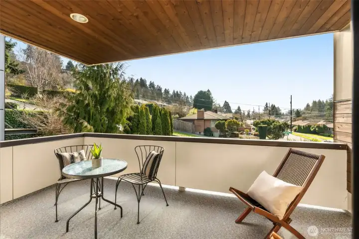 Covered Private Deck, Enjoy Your Morning Coffee Al Fresco!