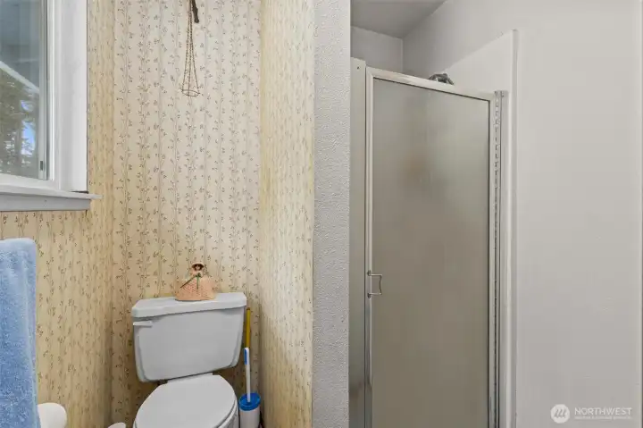 Primary Bathroom (Upper Level)