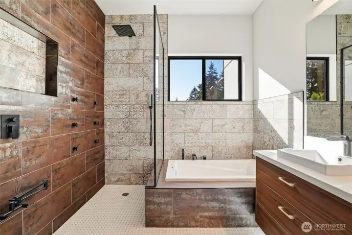 Primary bedroom en-suite bathroom with spacious walk in closet.