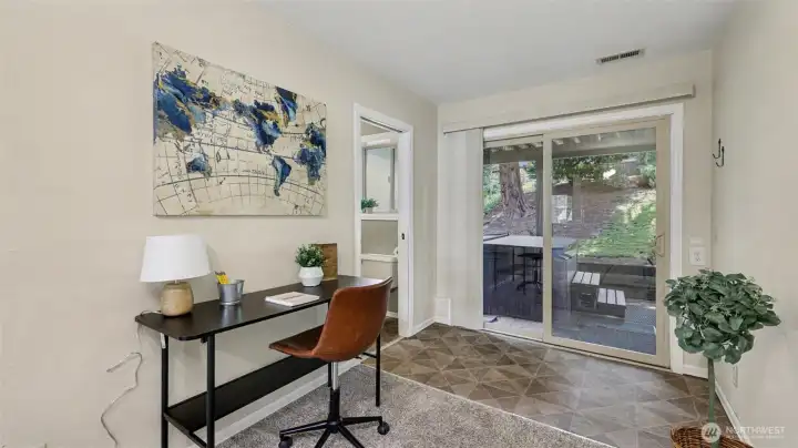 5th bedroom or make it your home office. Private entrance to hot tub area.