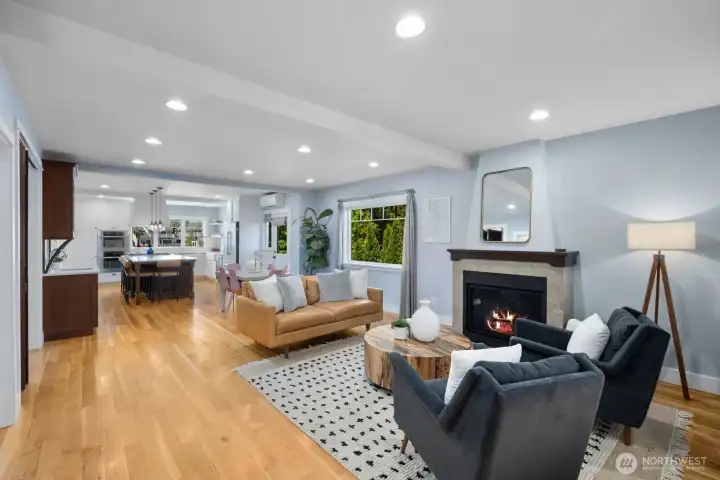 Living room w/ gas fireplace