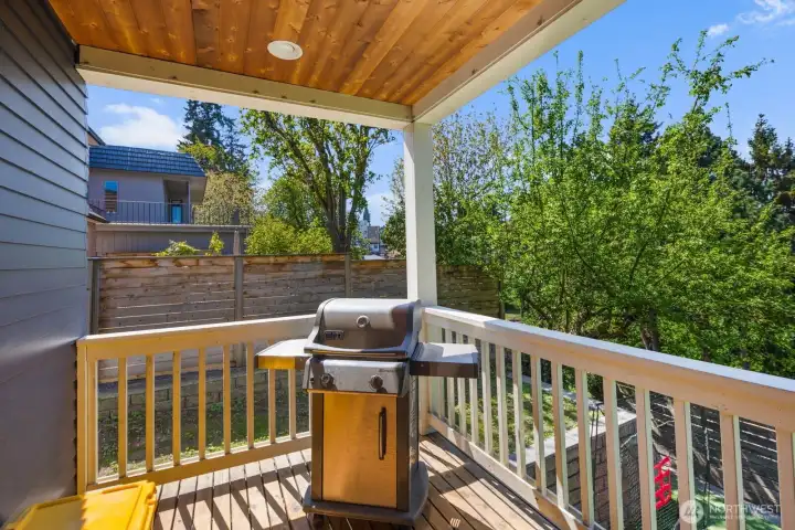 Covvered BBQ deck off kitchen