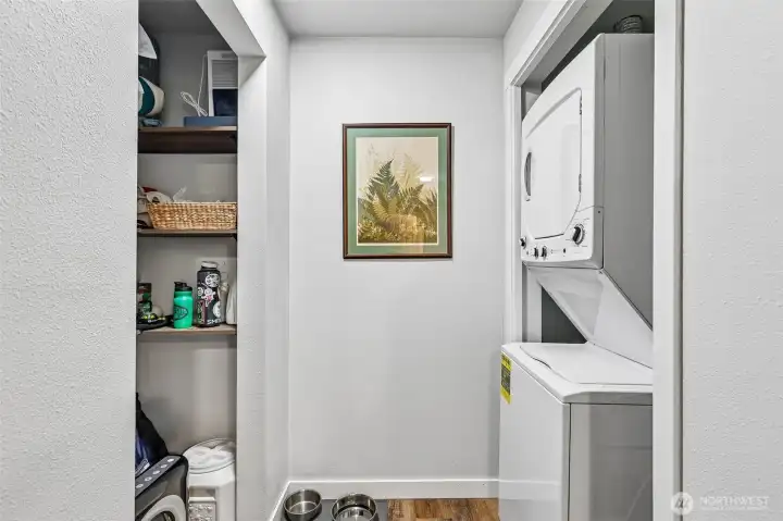 Stack washer/dryer and storage nook