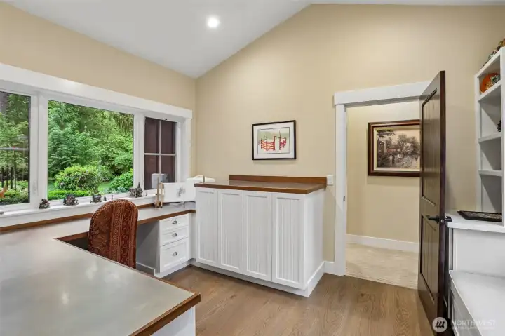 primary suite features second office/craft area