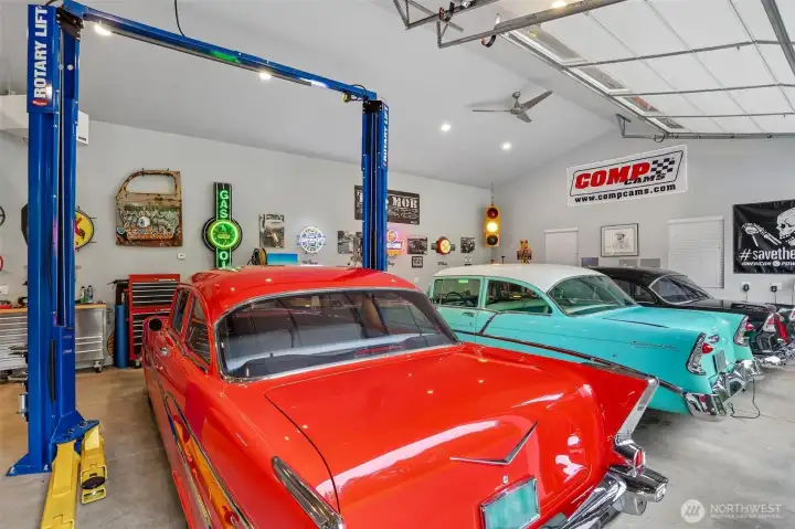car lift stays
