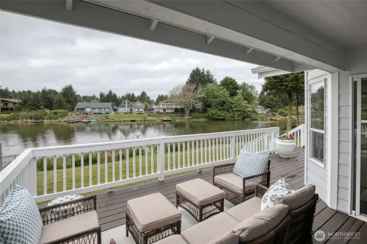 Partially covered lounge area