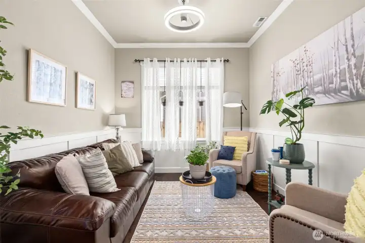 Sitting Room/Formal Dining Room