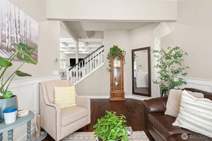 Sitting Room/Formal Dining Room