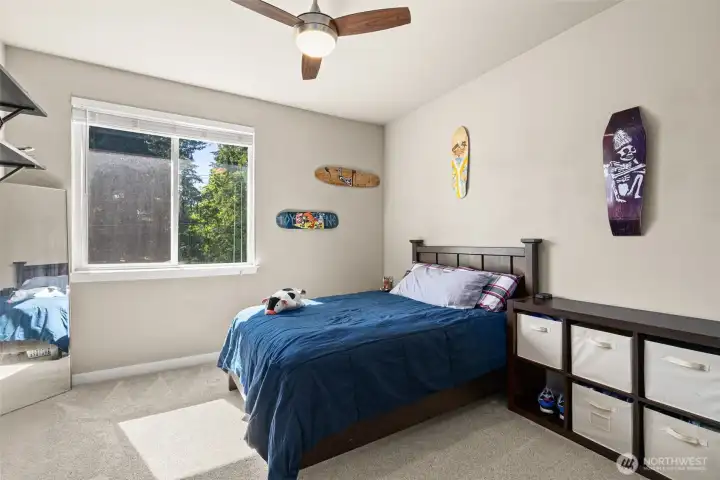 Bedroom w/walk in closet