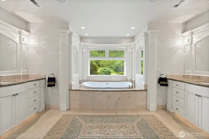 Dual Vanities & Large Soaking tub Dual Vanities & Large Soaking tub