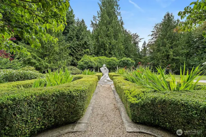Decorative Statues and Walking Paths Decorative Statues and Walking Paths
