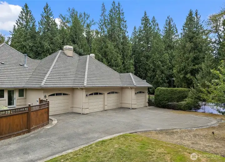 Spacious Garage for all of your Toys Spacious Garage for all of your Toys