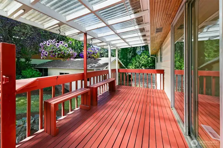 Covered Deck off Kitchen/Dining room