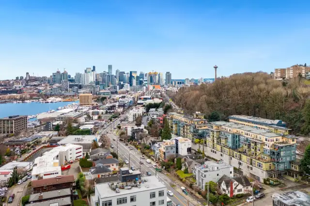 . This urban hip dwelling is ideally located on the Dexter corridor w/ easy access to Amazon, Google, Facebook, South Lake Union, Freemont, Seattle Center & Space Needle & Chihuly Gardens, Seattle’s re-imagined waterfront and Aquarium, Colman Ferry Terminal, and is an effortless commute to downtown!