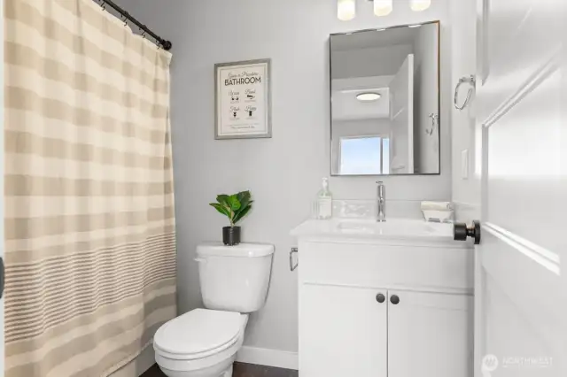 Photographs are for illustrative purposes only. Features, finishes, interior/exterior colors, landscaping and floorplan shown may vary from actual homes built.