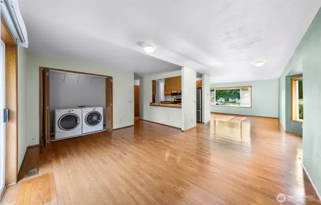 Family/laundry rm