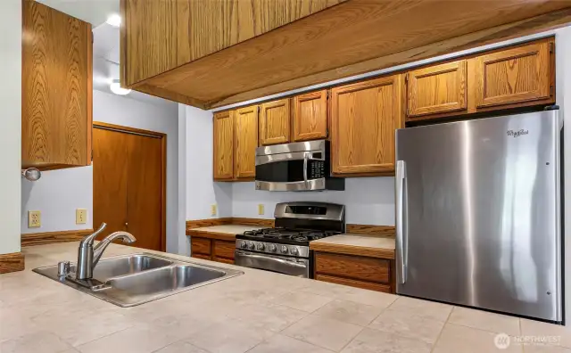 Galley Kitchen !  perfect for Mature cooking space. Everything within arms reach.  Fantastic gas stove and stunning appliances.
