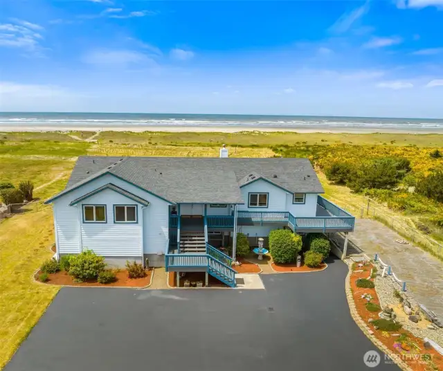 130' oceanfront living
