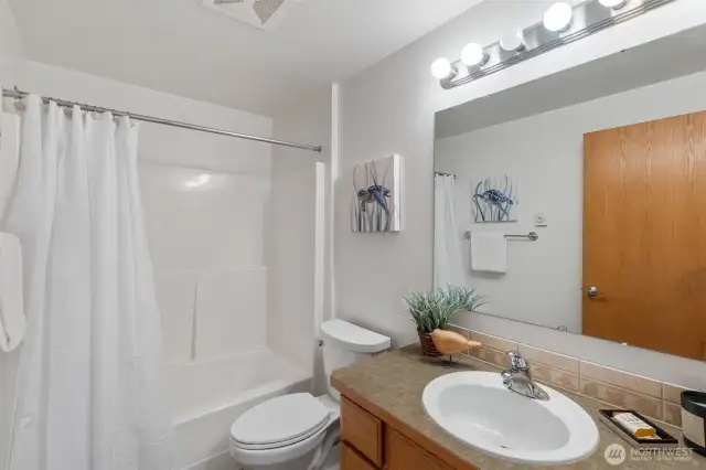 Upper guest bath