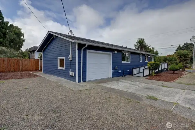 Extra deep single car garage with plenty of room to park the RV or boat. Yes there is an Electrical hookup for your RV.