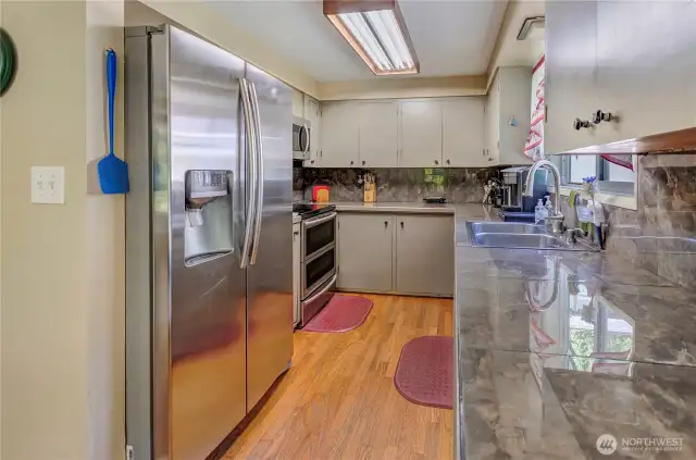Oven can be one large or split to become a double oven!