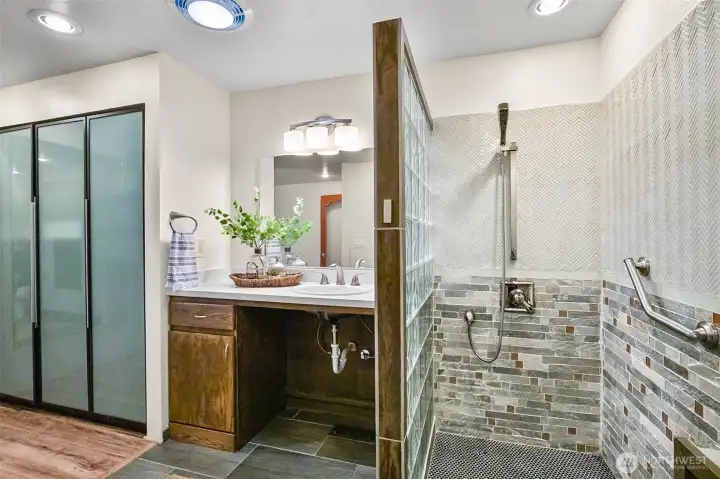 MIL- Style Easy Access Shower