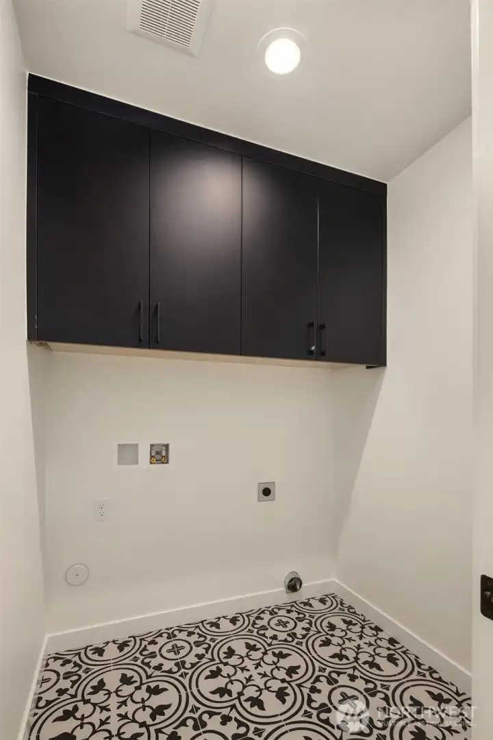 Photo of 1721 with reverse floor plan and slightly different finishes.