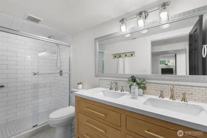 Lower level 3/4 bath