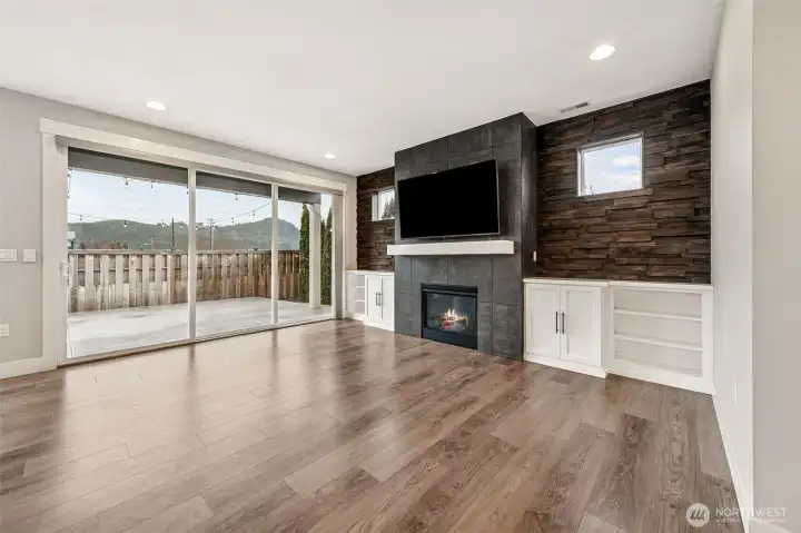 Indoor outdoor entertainment