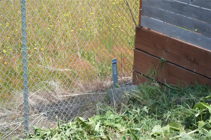 NE Corner property marker