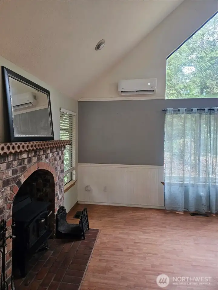 LIVING ROOM & FIREPLACE