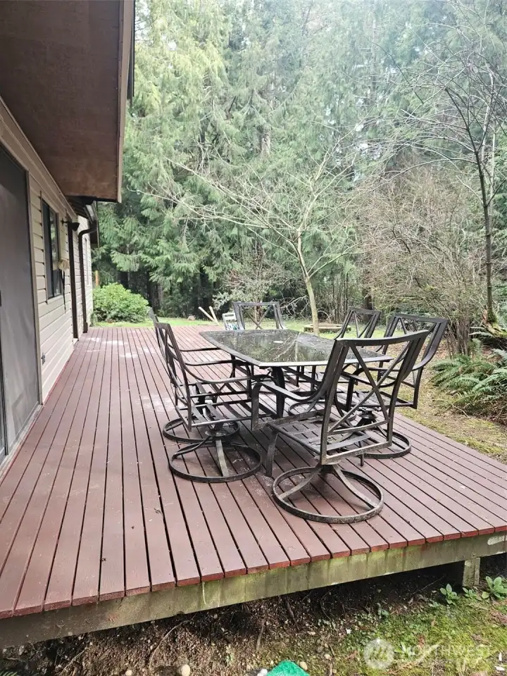 QUIET SECLUDED REAR DECK