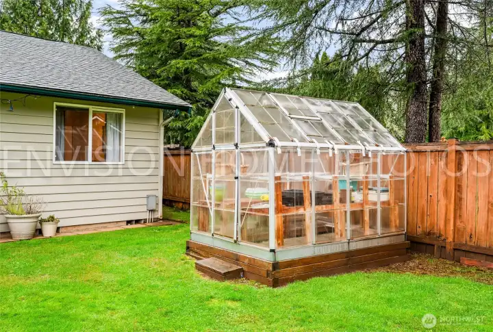 Garden greenhouse - get those veggies or plants started early for a bountiful garden!