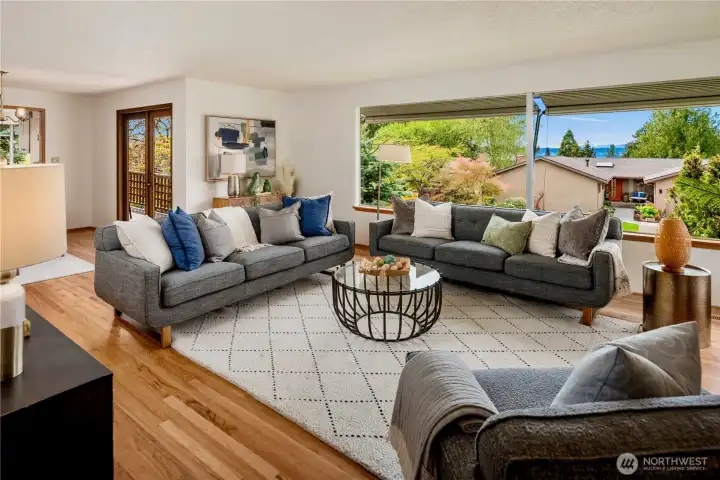 Gorgeous refinished oak hardwood floors.