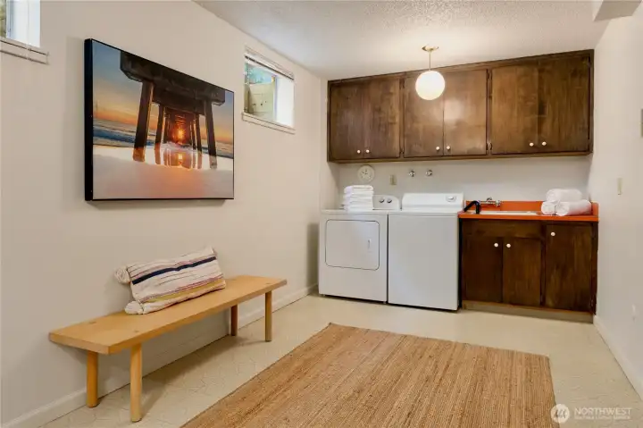 Oversized utility room, plenty of options to utilize the space.