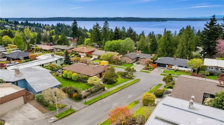 Sweet corner lot in Fauntlee Hills, you will love it here!