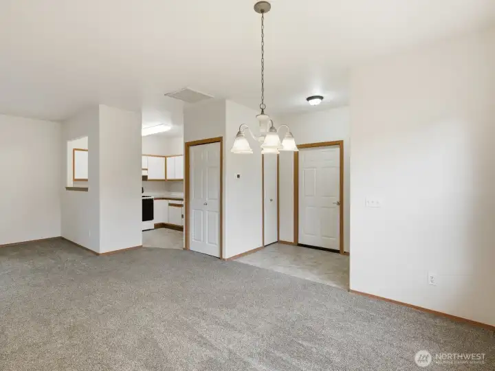 Natural light illuminates the condo beautifully. Natural light illuminates the condo beautifully.