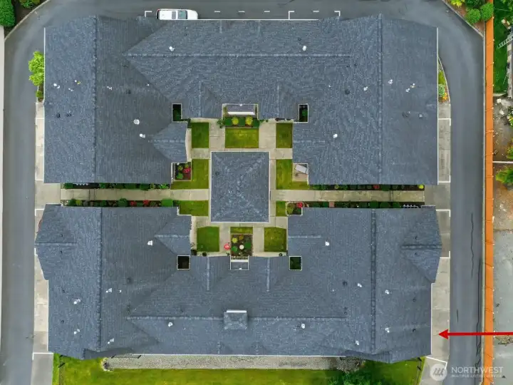 The clubhouse is the center of attention surrounded by the units. Gorgeous gardens in the courtyard with exterior access from the North and South. The clubhouse is the center of attention surrounded by the units. Gorgeous gardens in the courtyard with exterior access from the North and South.
