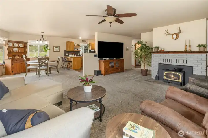 Comfortable gathering spaces with room to entertain and relax. Comfortable gathering spaces with room to entertain and relax.