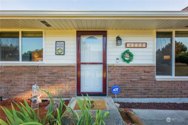 Sparkling clean entry with a sweet curb appeal awaits you