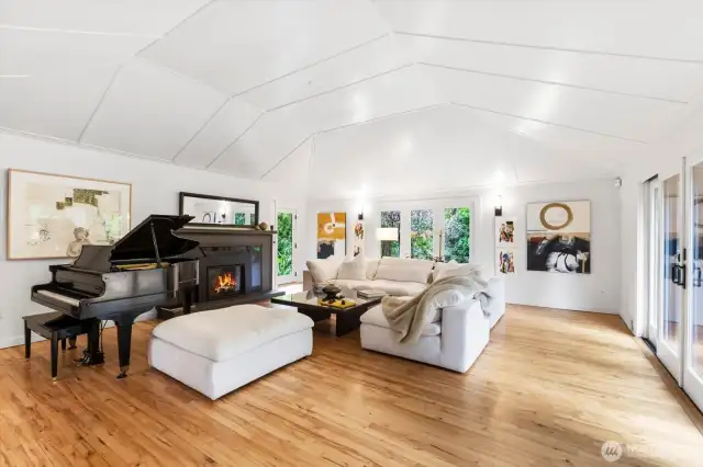 Original maple floors and views of the palm grove.
