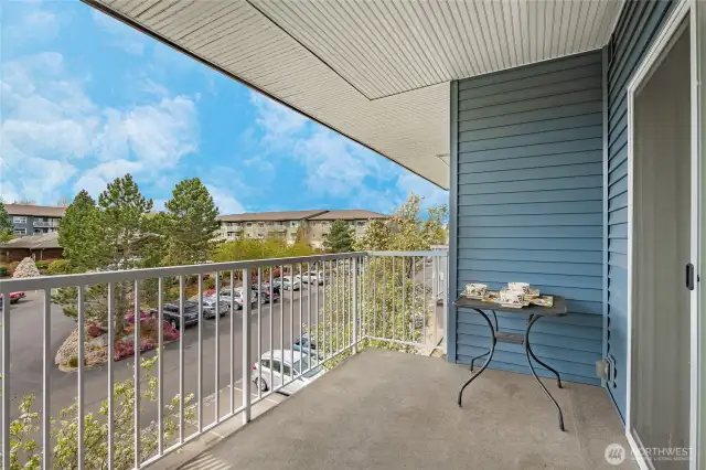 Sunny, West Facing Deck