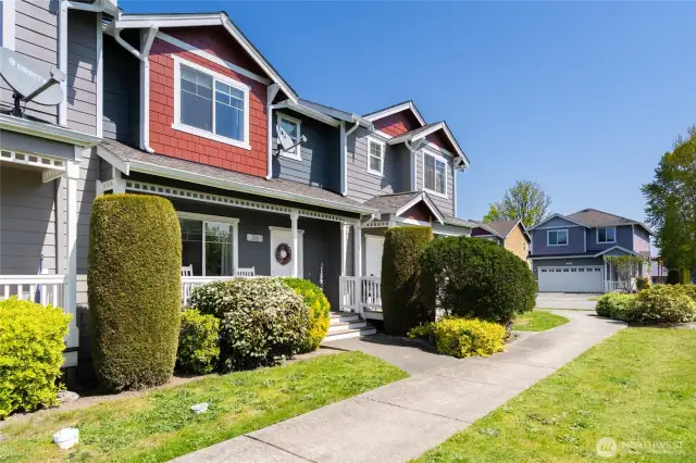 Desirable townhome centrally located in Klinger Estates.