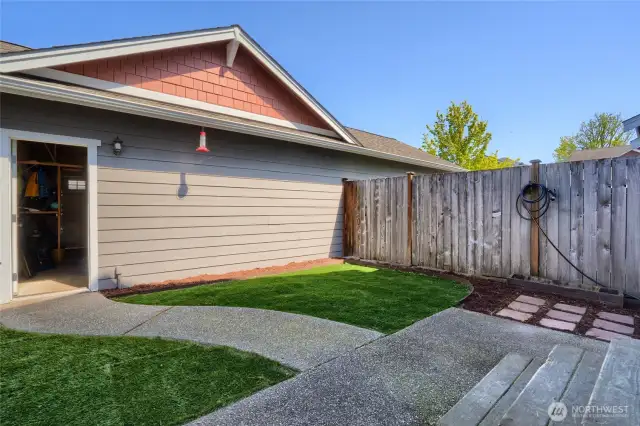 Detached garage.