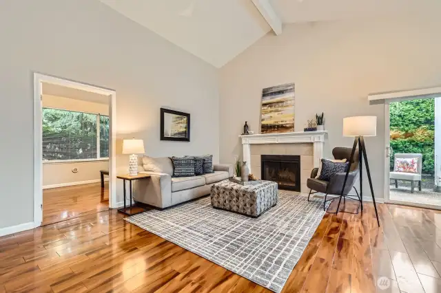 Wood burning fireplace w/ Vaulted Ceilings