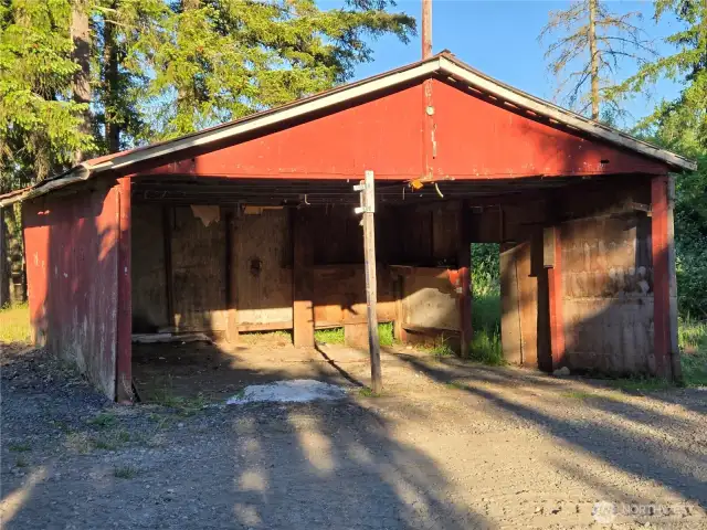 Detached garage 2 cars