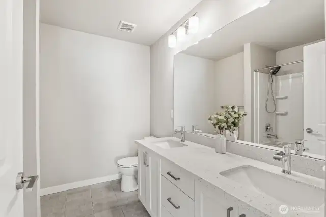2nd floor Bathroom