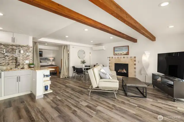 The ADU offers a separate, private entrance: the ideal home office, guest quarters or Airbnb. Note that some of the paying guests who keep coming every year would love if they could continue their tradition of short-term renting the studio.